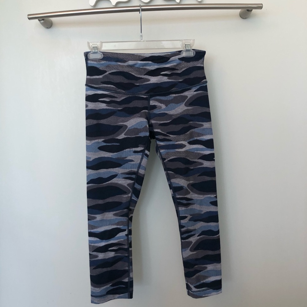 Lululemon Blue Camo 3/4 length legging